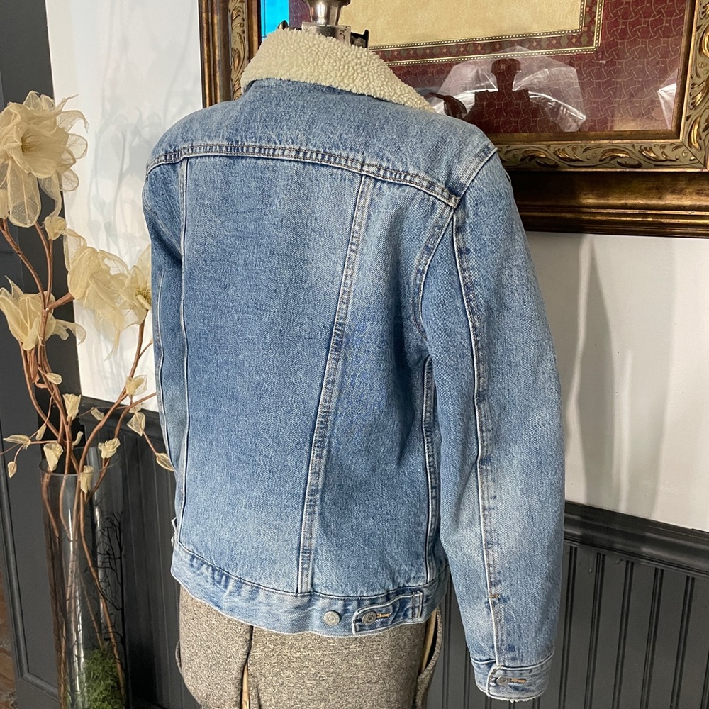 Levi's Premium Ex-Boyfriend Sherpa Lined Trucker Denim Jacket - Sz Med 🧡🎀 - Picture 9 of 15